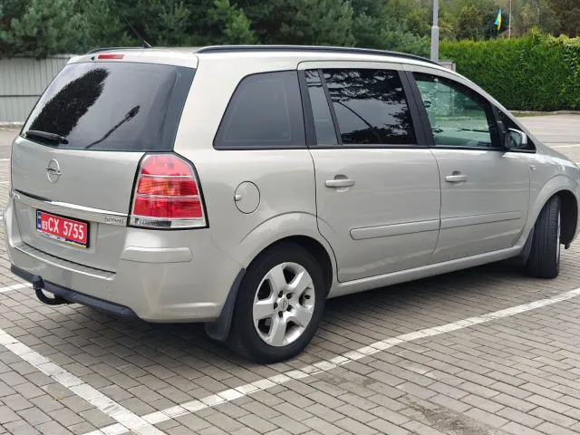 Opel Zafira - фото 4