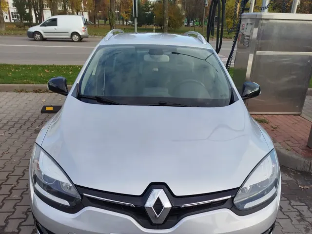 Renault Megane - фото 1