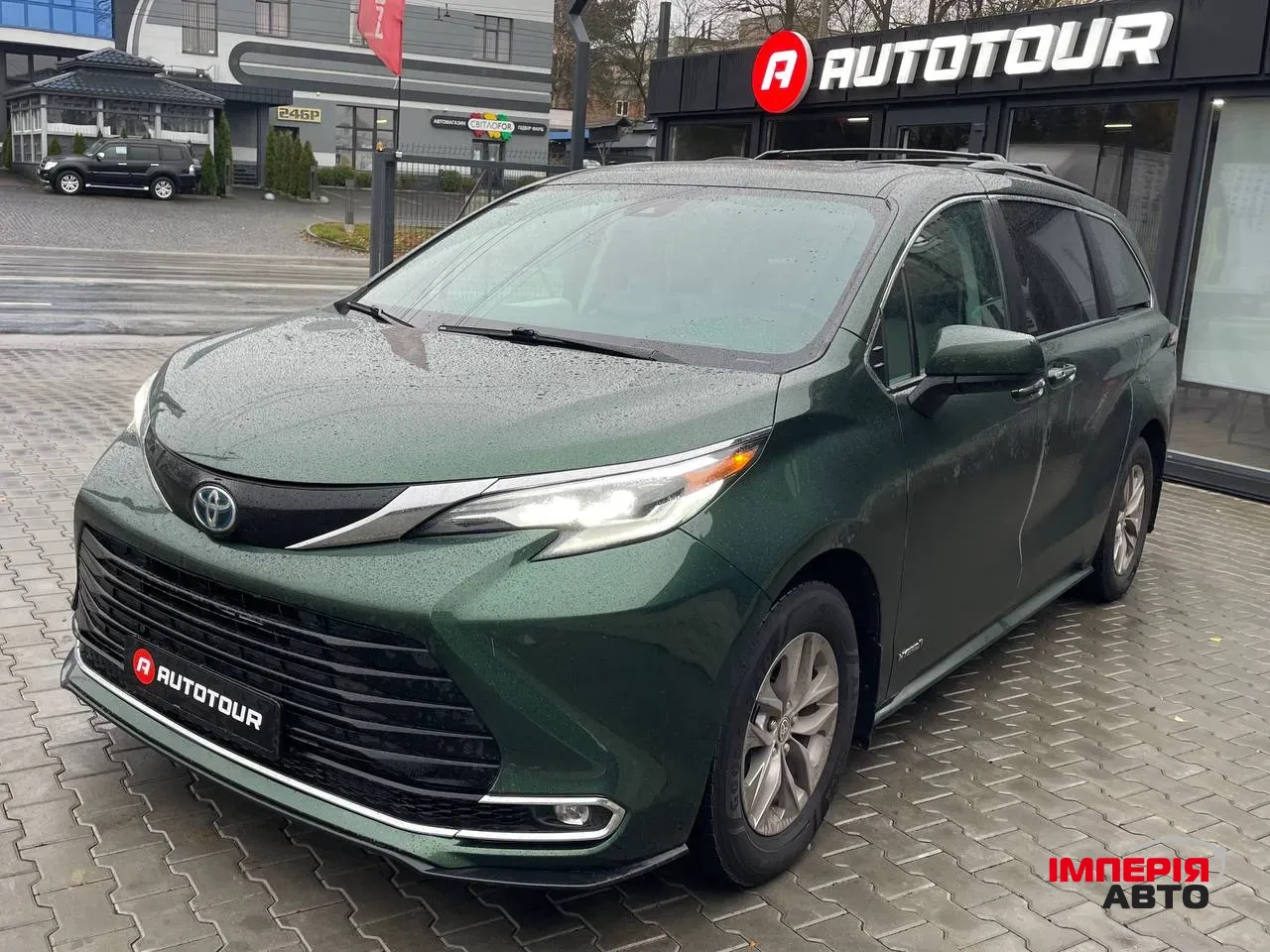 Toyota Sienna - фото 2