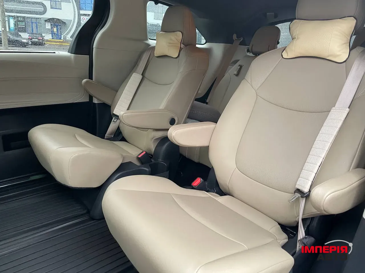 Toyota Sienna - фото 7