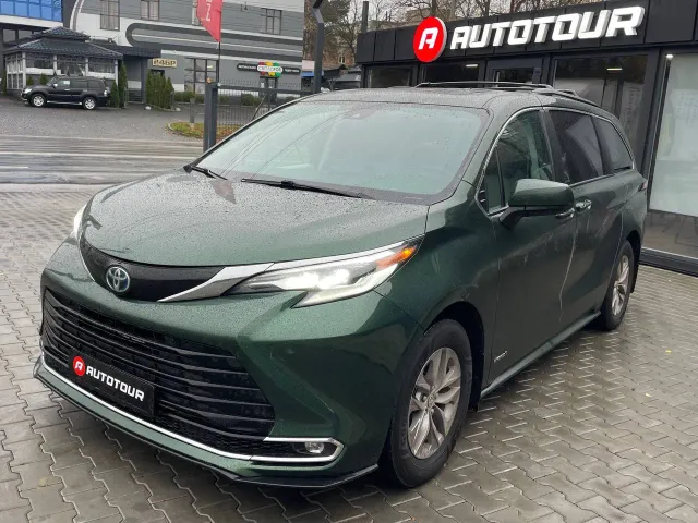 Toyota Sienna - фото 2