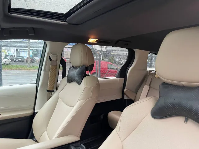 Toyota Sienna - фото 4