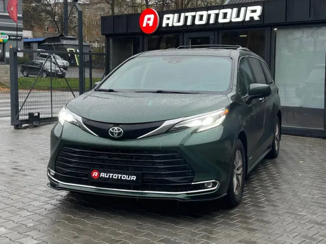 Toyota Sienna - фото 1