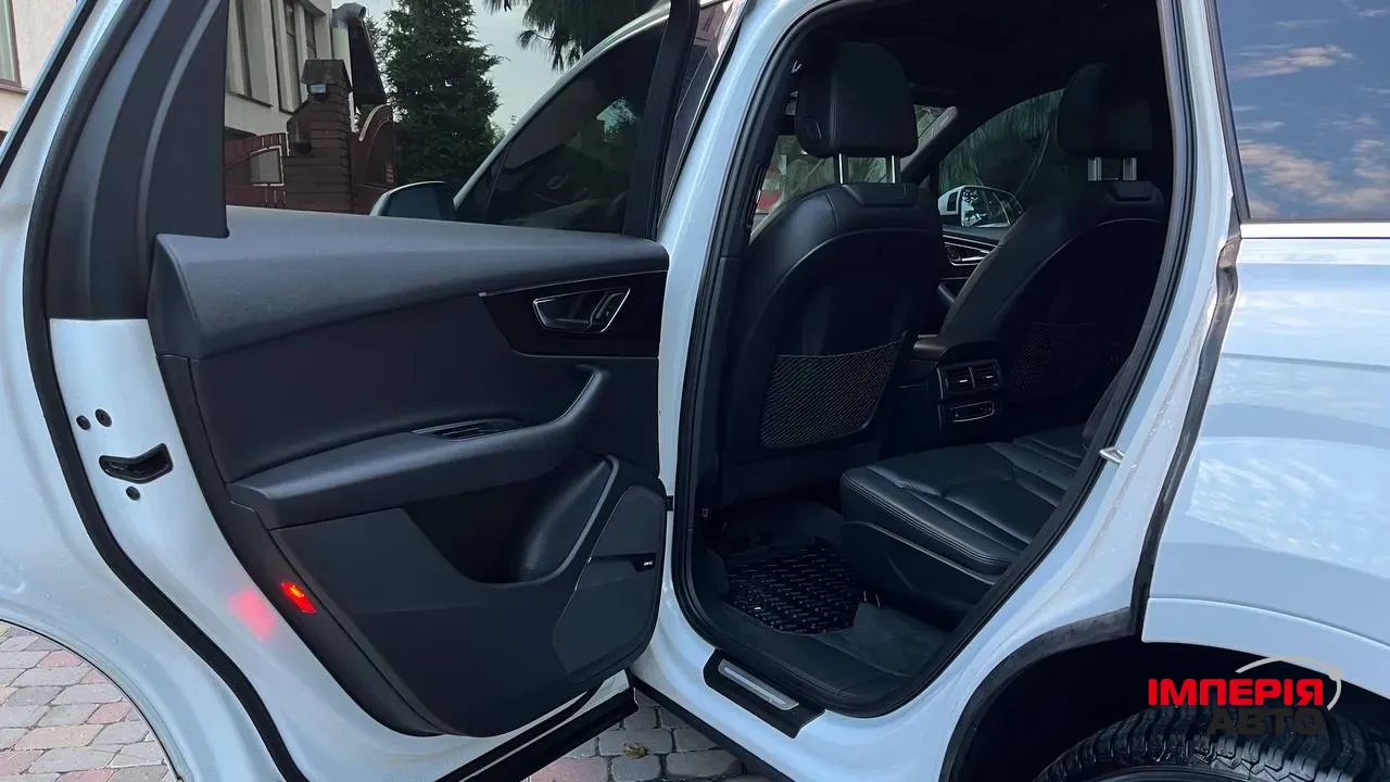 Audi Q7 - фото 20