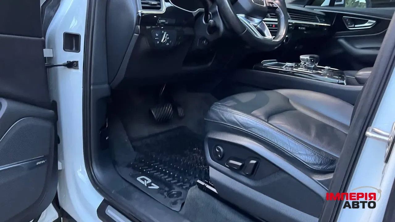 Audi Q7 - фото 16