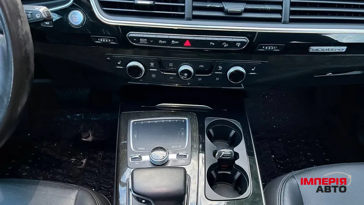 Audi Q7 - фото 30