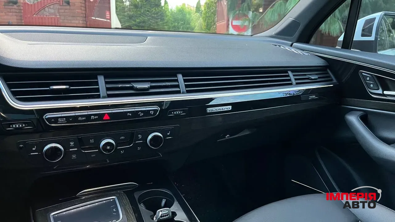 Audi Q7 - фото 32