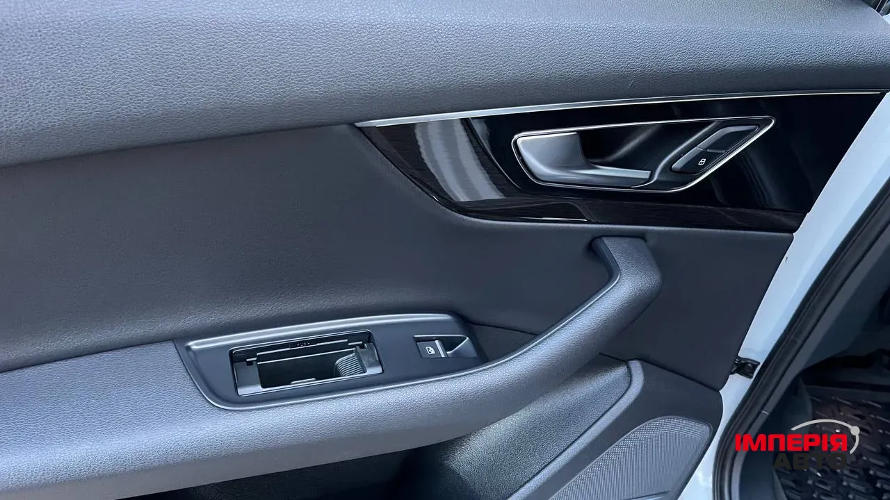 Audi Q7 - фото 24
