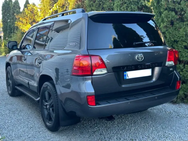 Toyota Land Cruiser - фото 2