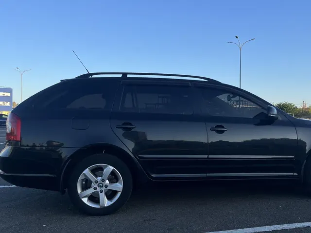 Skoda Octavia - фото 3