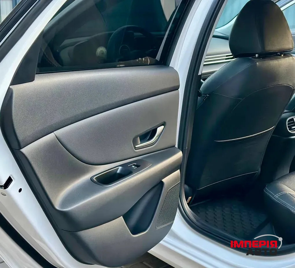 Hyundai Elantra - фото 12