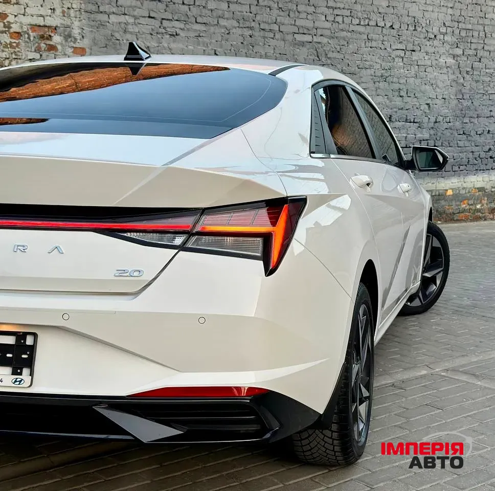 Hyundai Elantra - фото 4