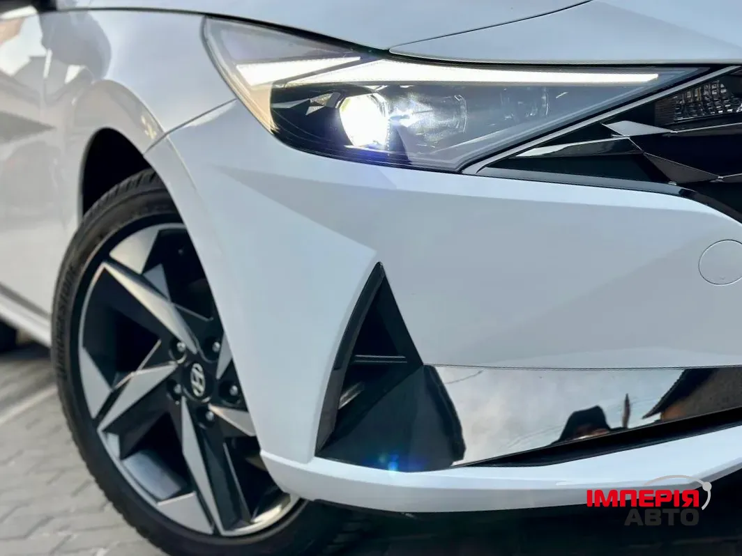 Hyundai Elantra - фото 7