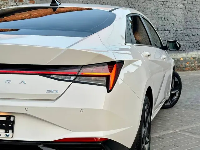 Hyundai Elantra - фото 4