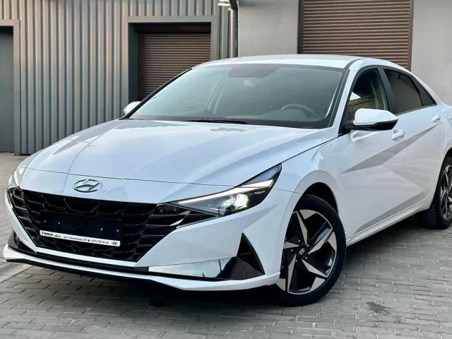 Hyundai Elantra - фото 3