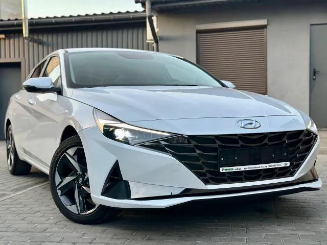 Hyundai Elantra - фото 1