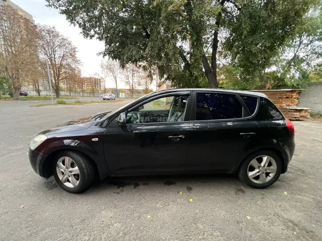 Kia Ceed - фото 1