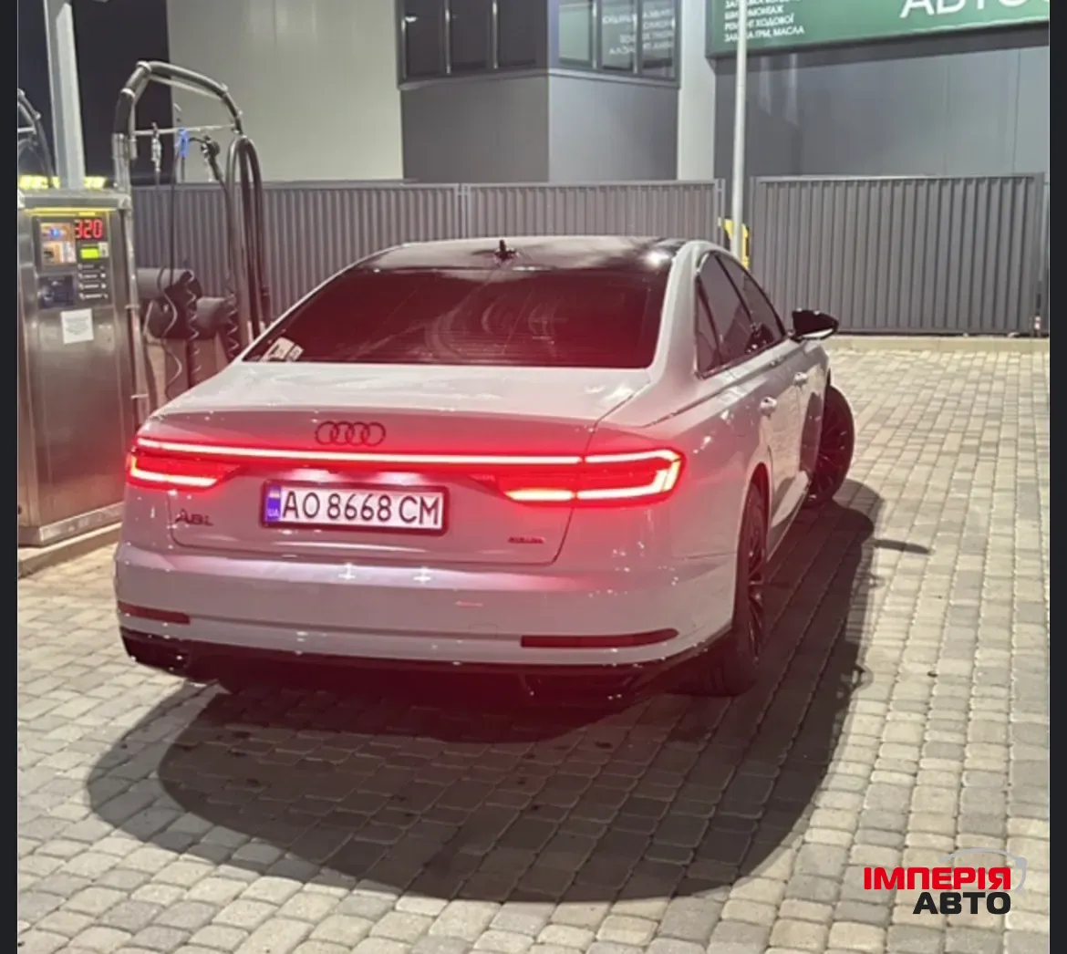 Audi A8 - фото 1