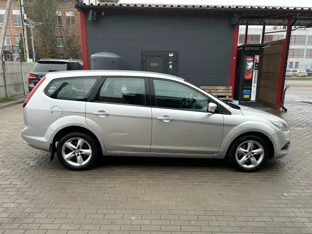 Ford Focus - фото 5