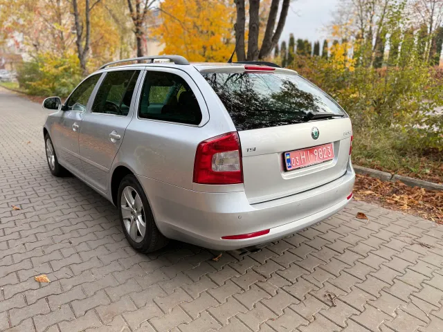 Skoda Octavia - фото 4