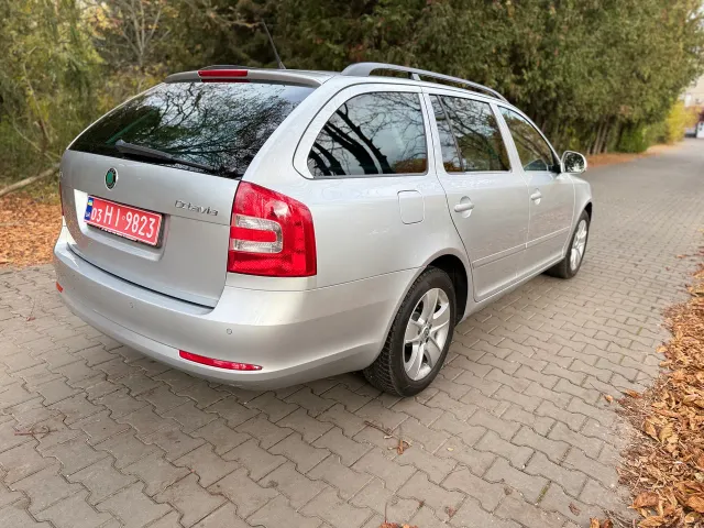 Skoda Octavia - фото 3