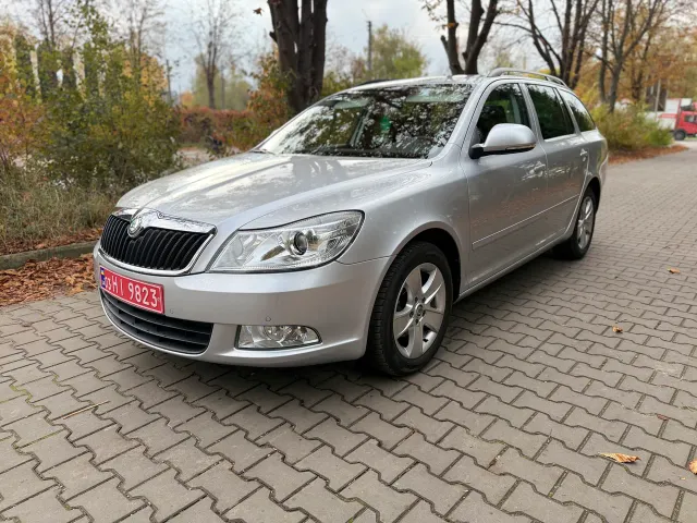 Skoda Octavia - фото 1