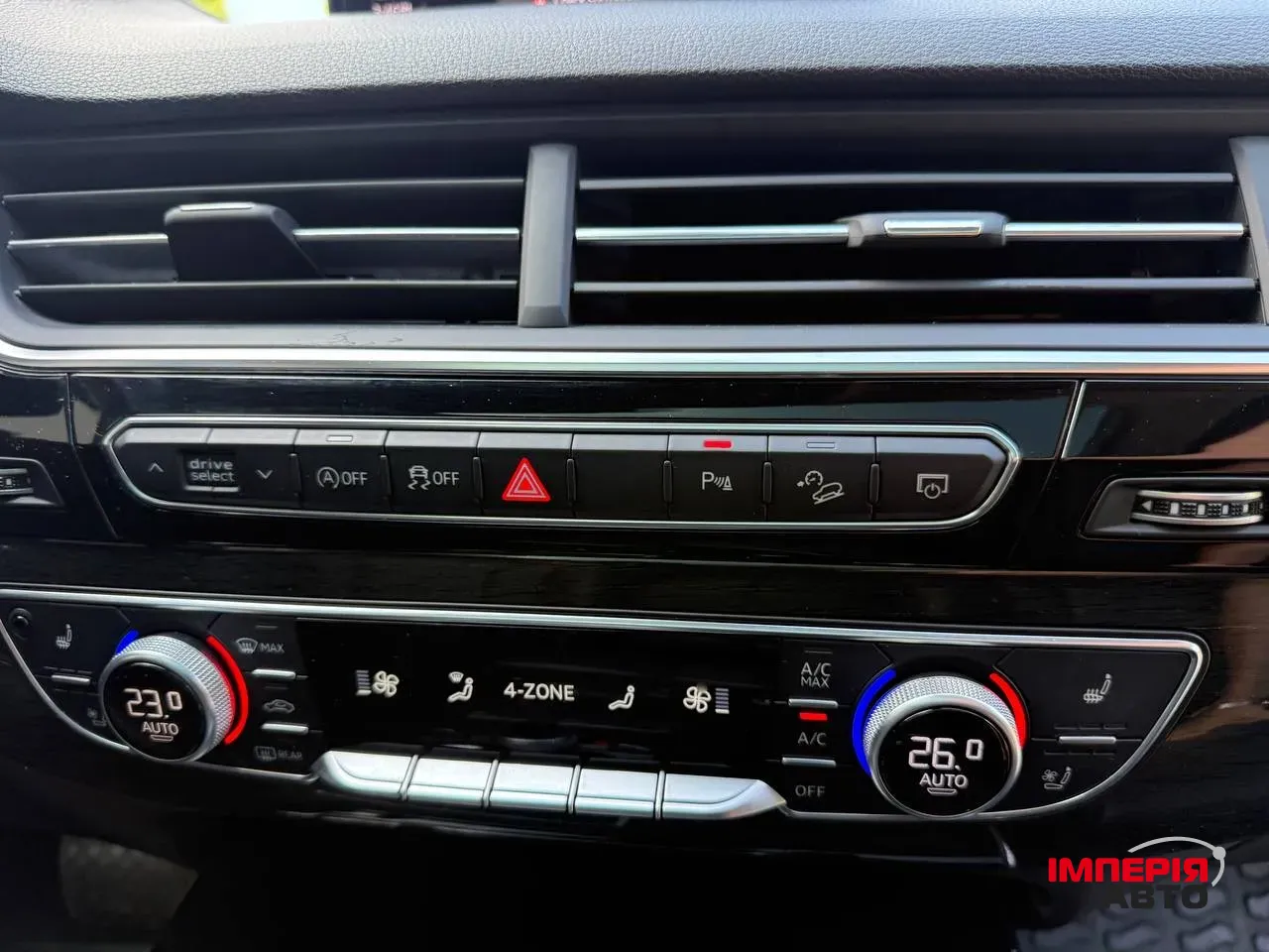 Audi Q7 - фото 29