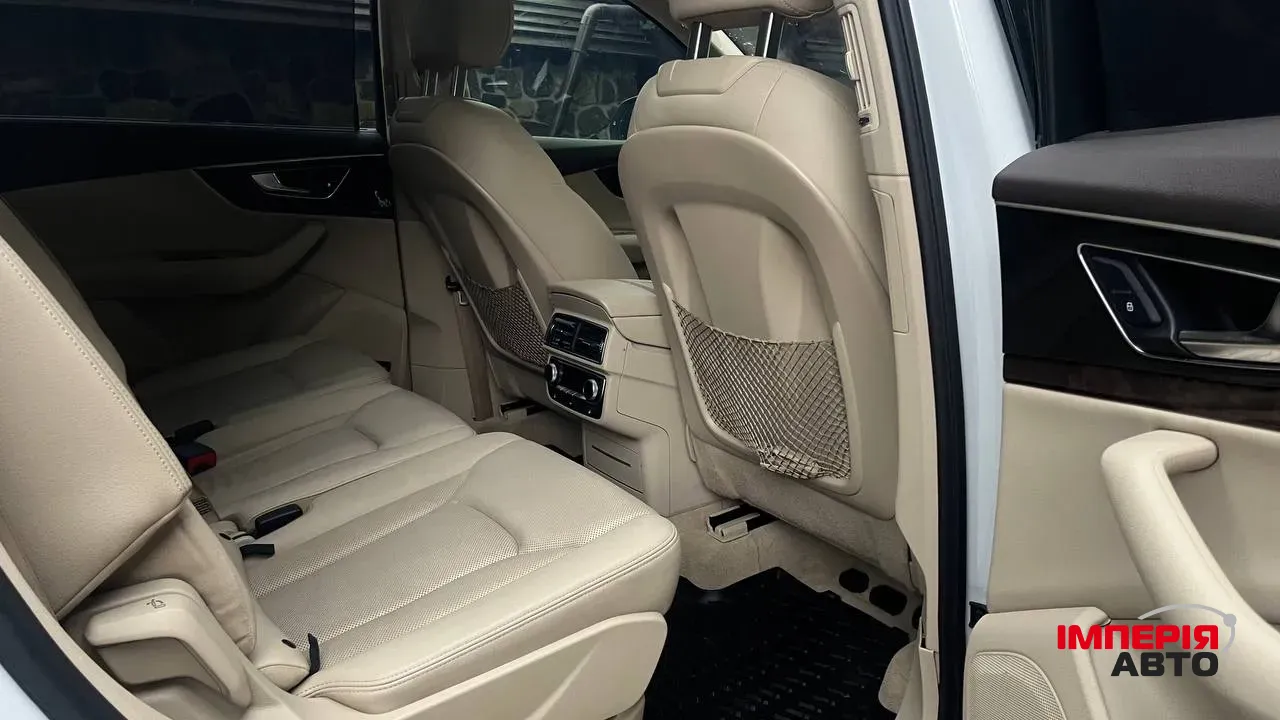 Audi Q7 - фото 10