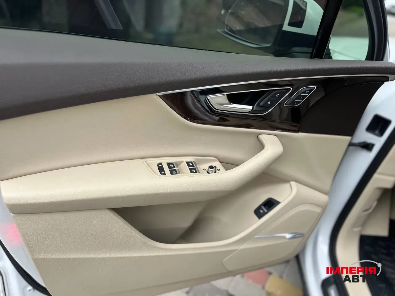 Audi Q7 - фото 8