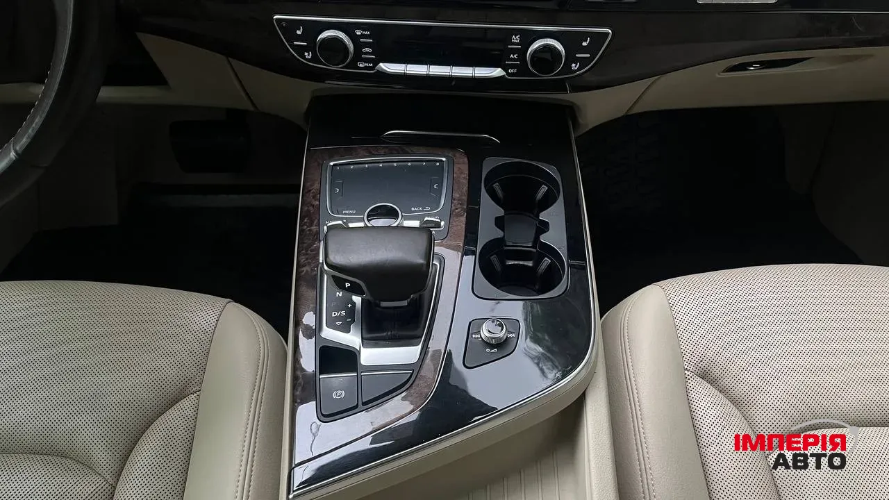 Audi Q7 - фото 13