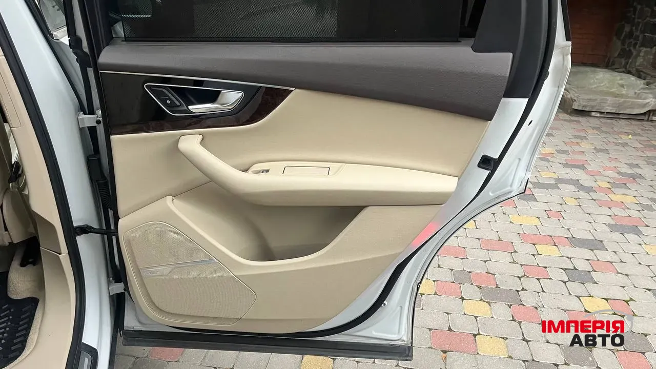 Audi Q7 - фото 11