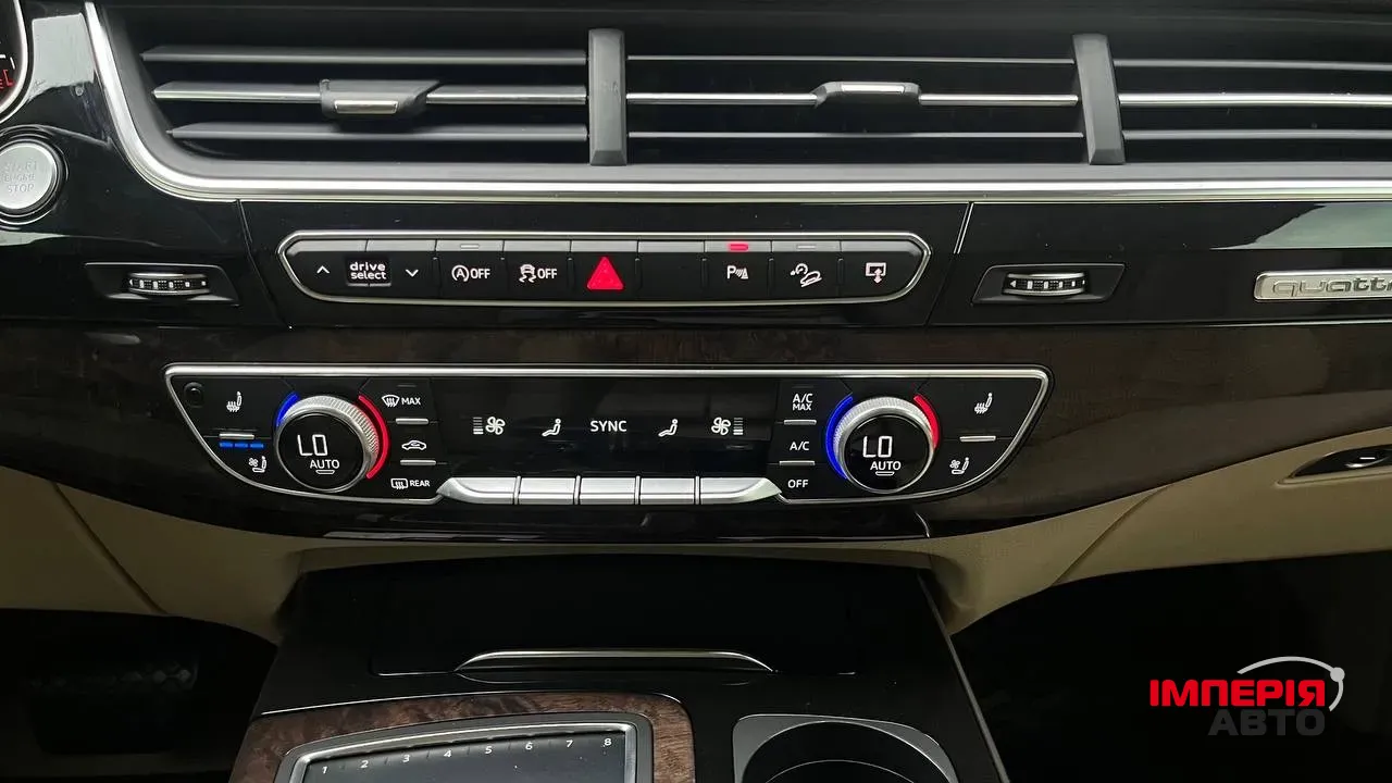 Audi Q7 - фото 15