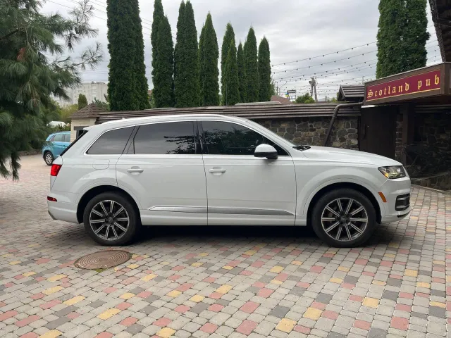 Audi Q7 - фото 5