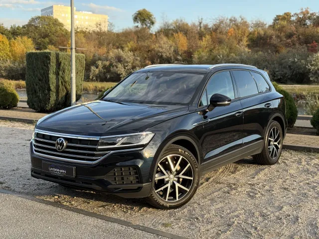 Volkswagen Touareg - фото 1