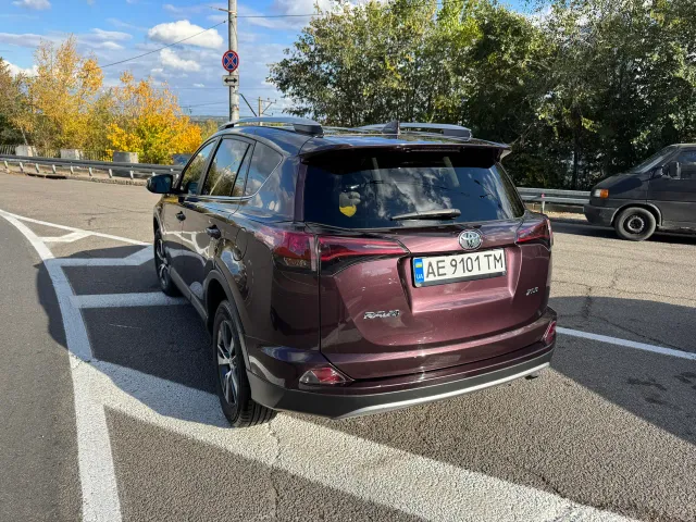 Toyota RAV4 - фото 2