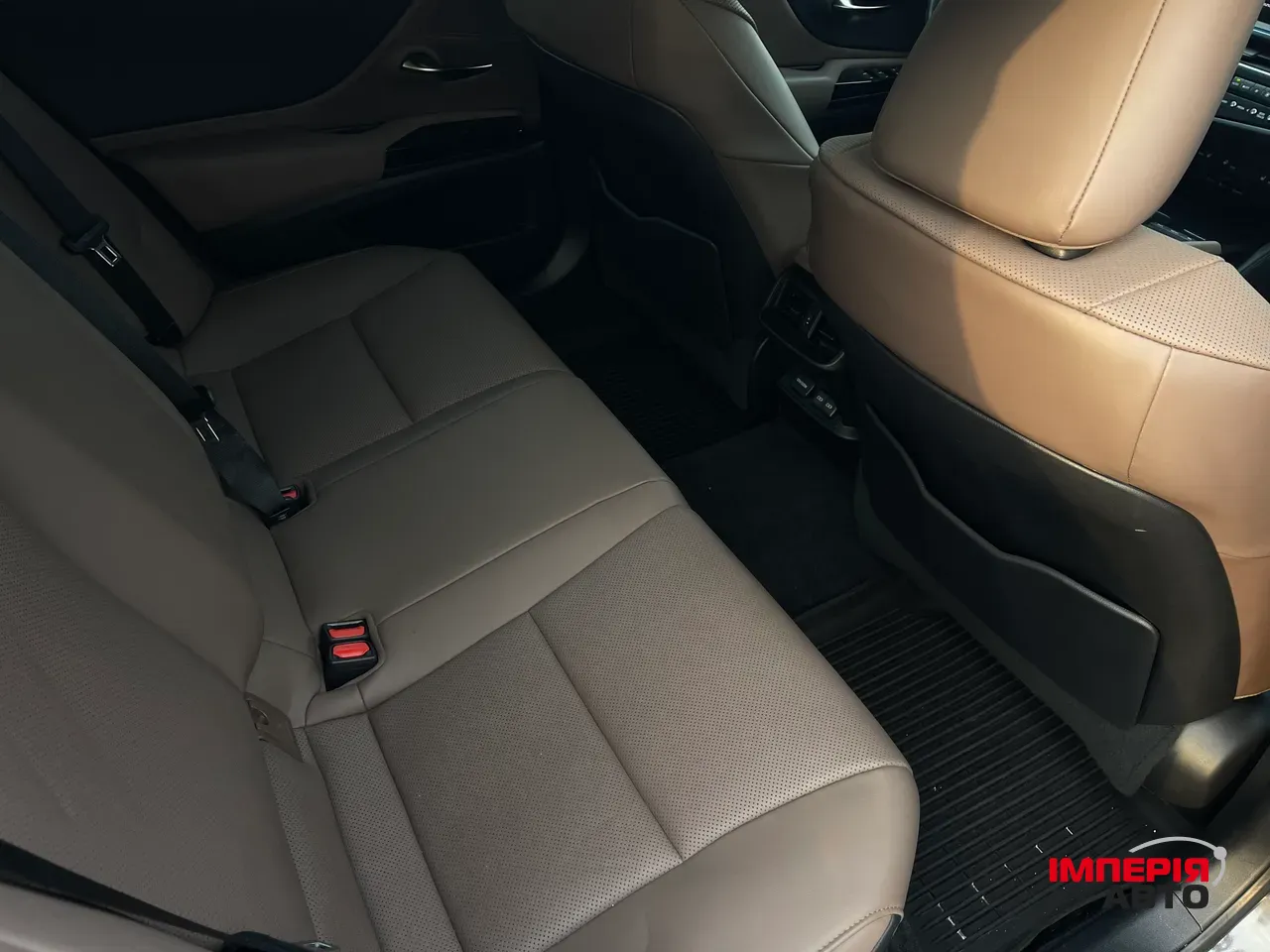 Lexus ES - фото 10