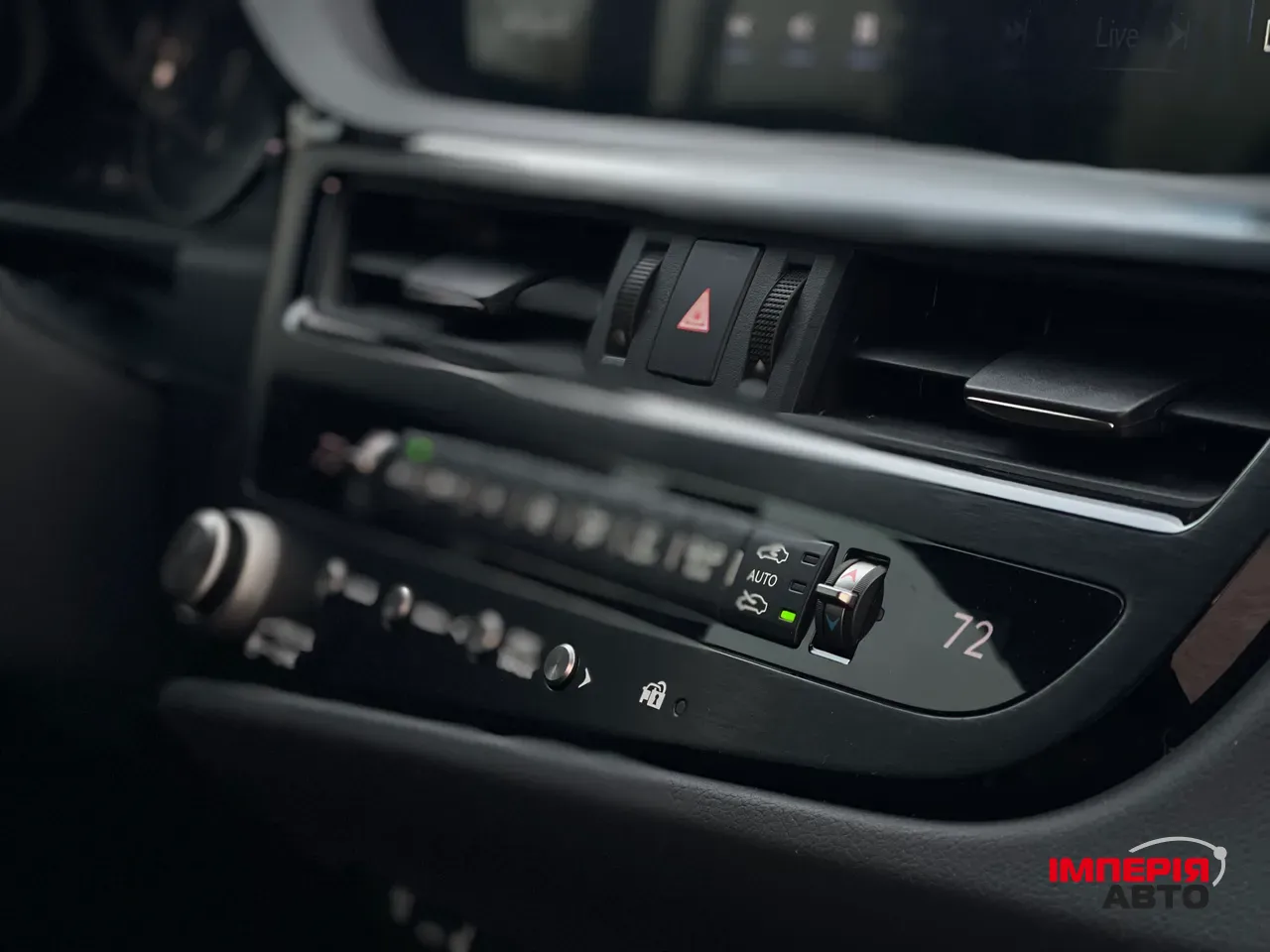 Lexus ES - фото 11