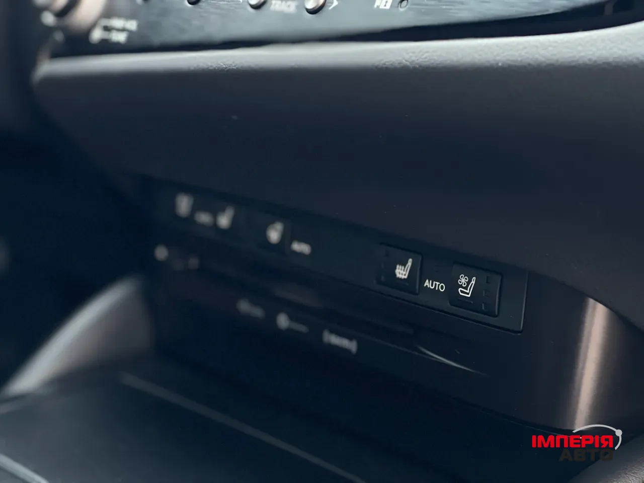 Lexus ES - фото 13