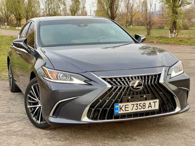 Lexus ES - фото 1