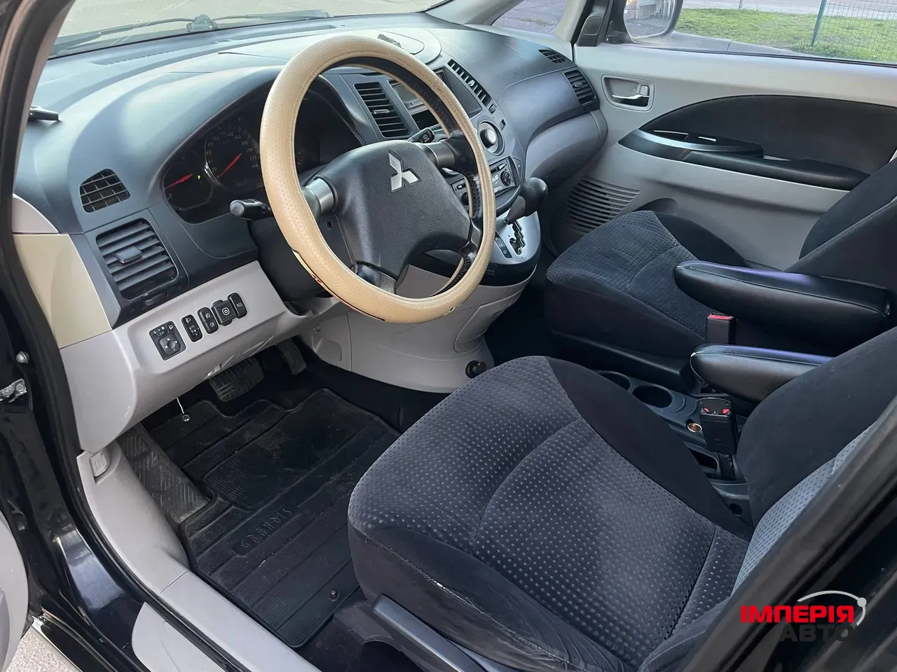 Mitsubishi Grandis - фото 10