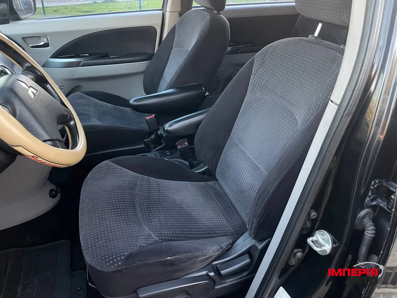 Mitsubishi Grandis - фото 9