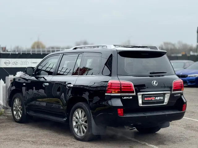 Lexus LX - фото 3