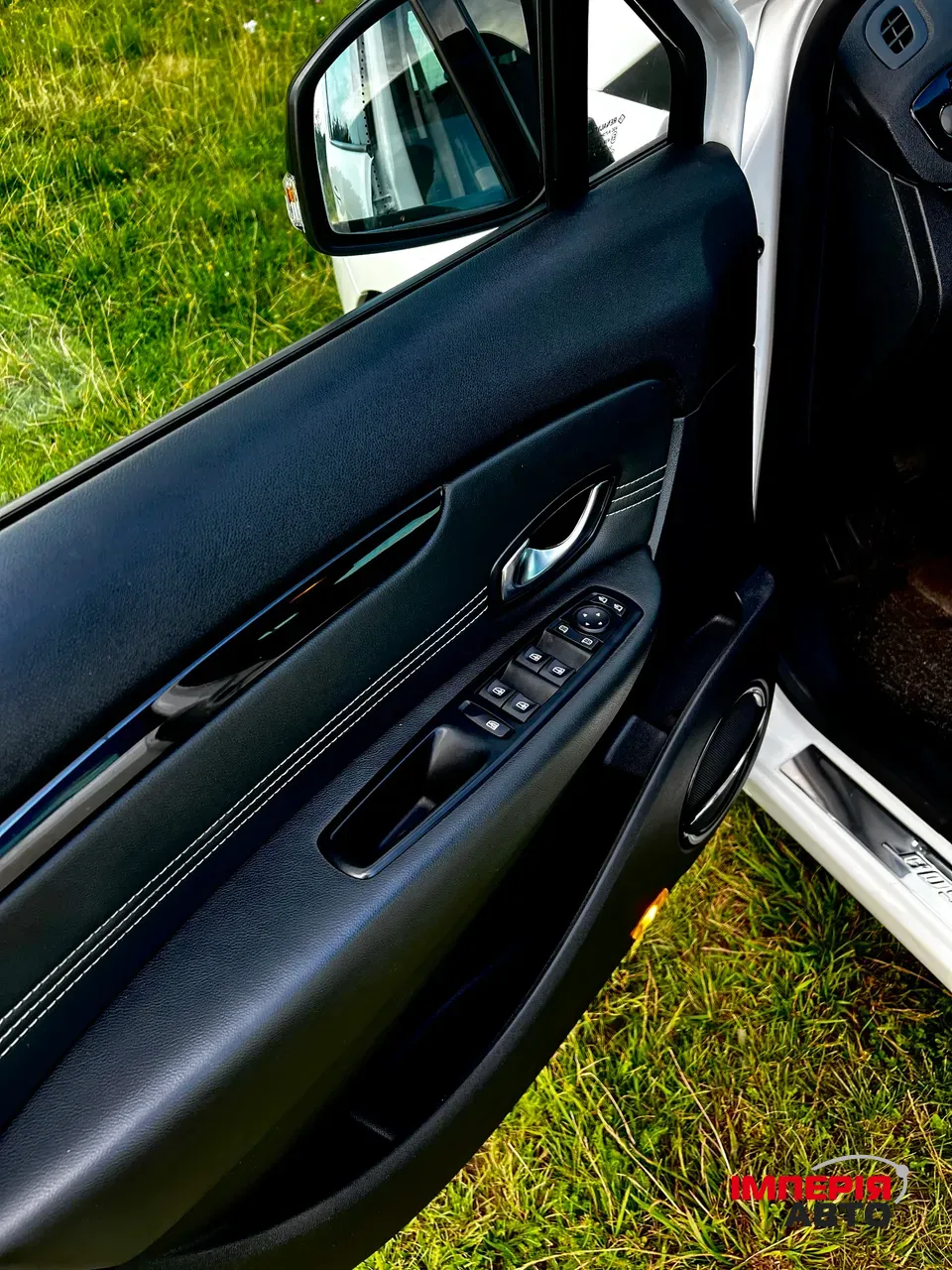 Renault Scenic - фото 8