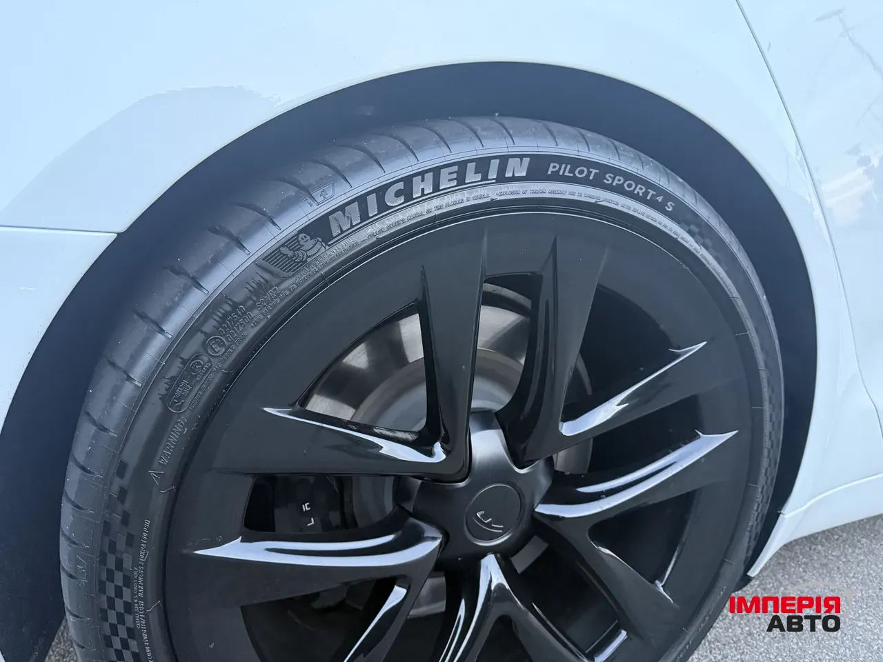 Tesla Model S - фото 5