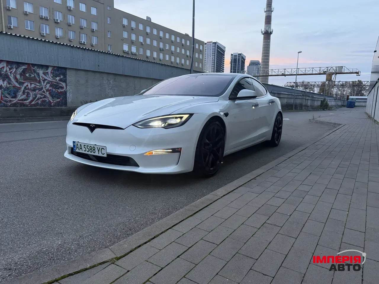 Tesla Model S - фото 1