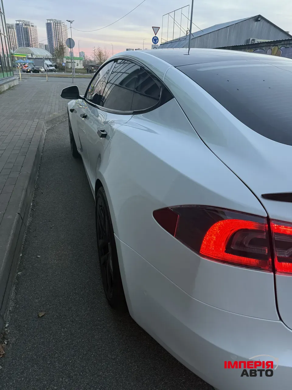 Tesla Model S - фото 24