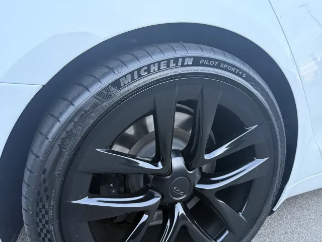 Tesla Model S - фото 5