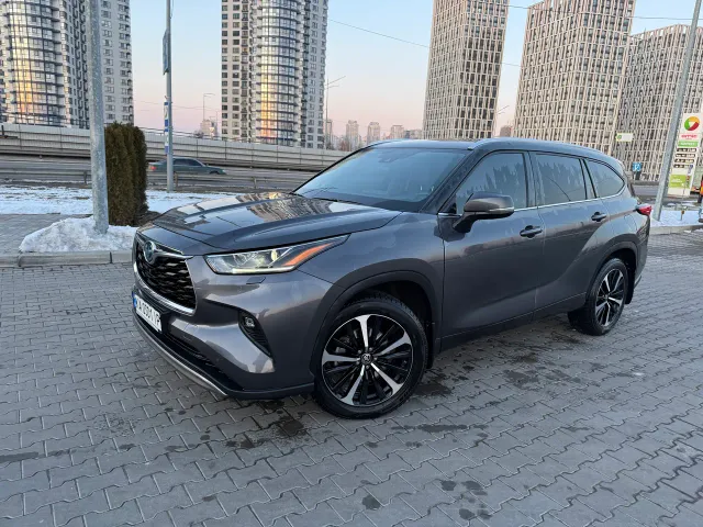 Toyota Highlander - фото 1