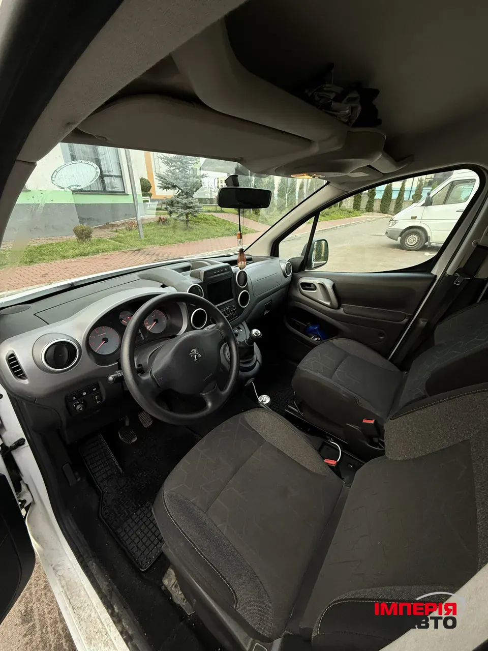 Peugeot Partner - фото 9