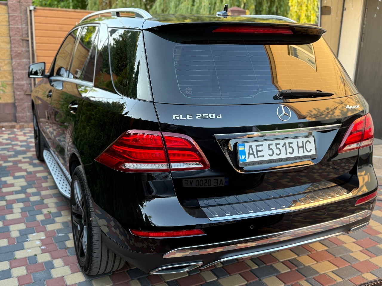 Mercedes-Benz GLE - фото 12